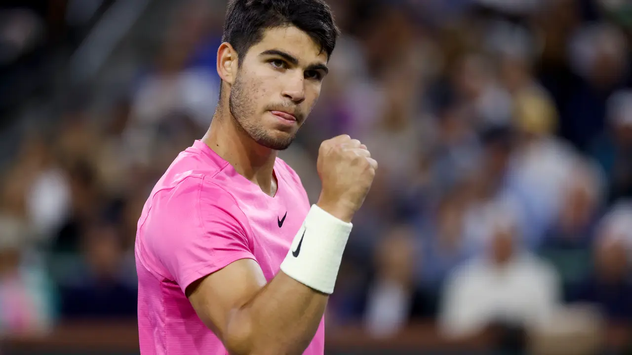 Carlos Alcaraz celebra un punto durante su partido ante Jack Draper en el Masters 1.000 de Indian Wells 2023. / Charles Baus