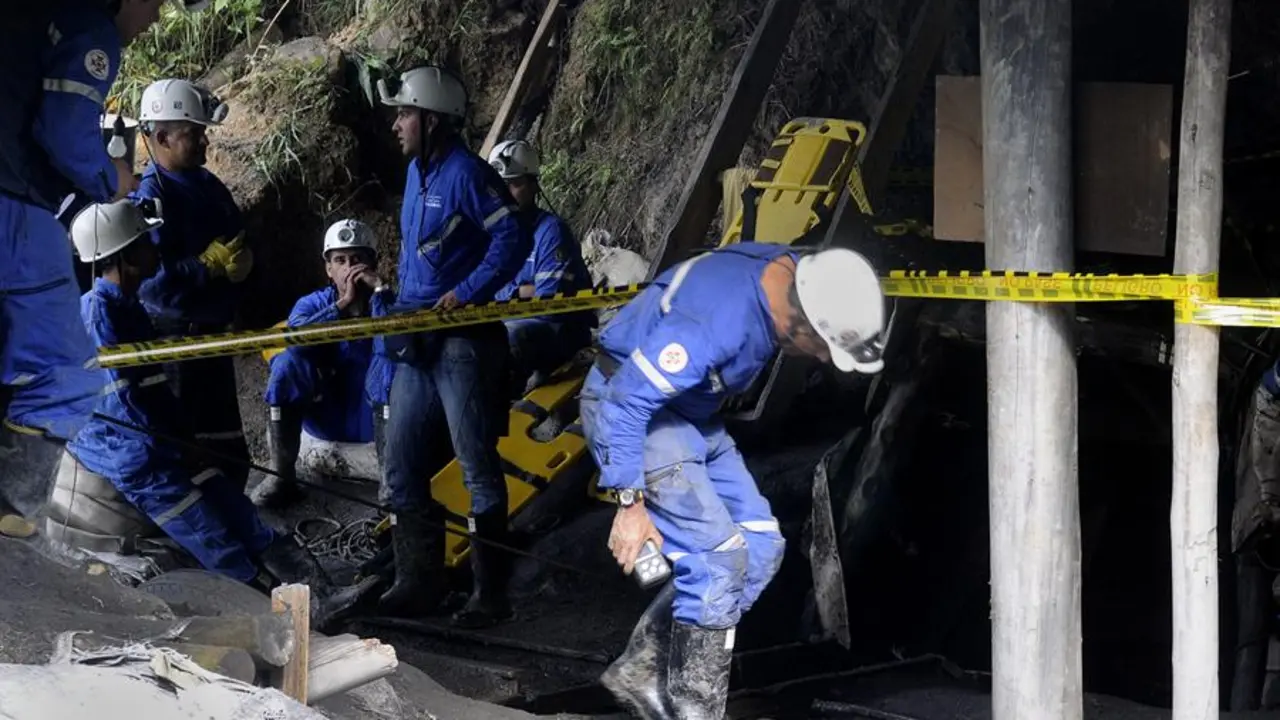 Un operativo de rescate en una mina de carb&oacute;n en Colombia. EFE / Luis Noriega