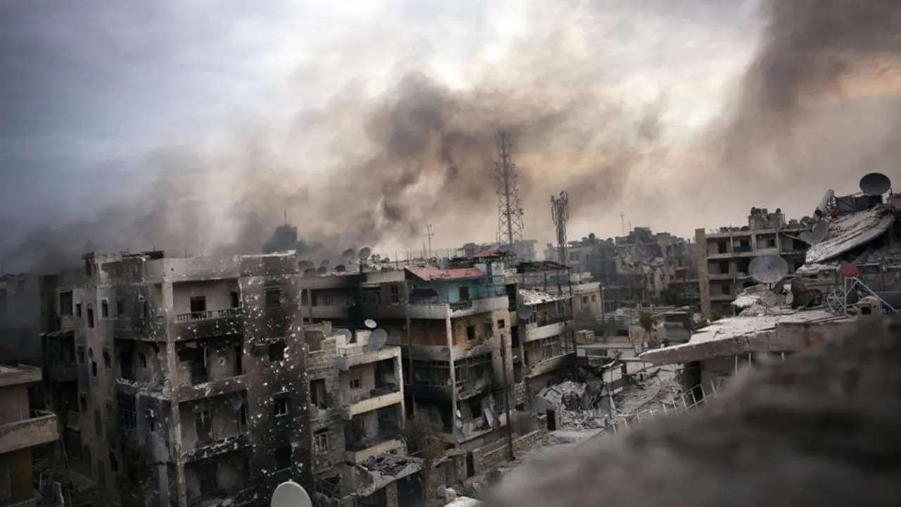 Edificios destruidos en 2012 en el distrito de Saif al Dawle, en la ciudad de Alepo (Siria). EFE / MAYSUN
