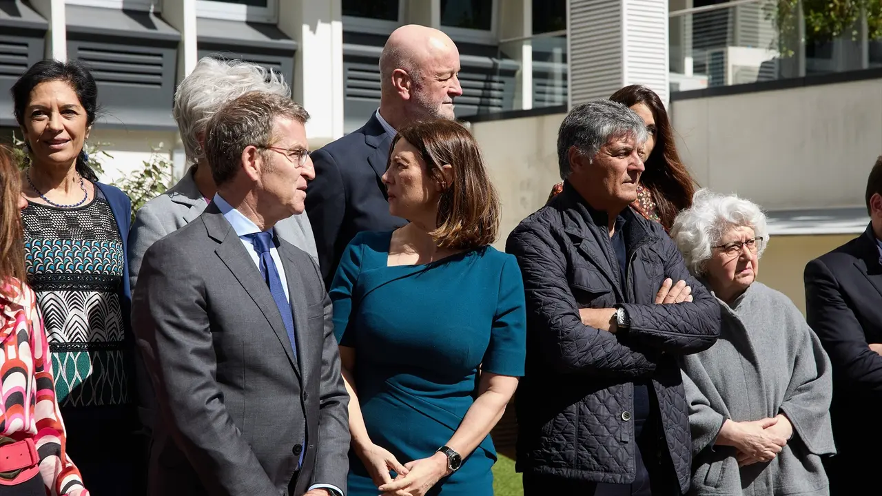 El presidente del Partido Popular, Alberto N&uacute;&ntilde;ez Feij&oacute;o (i) y el exentrenador, t&iacute;o del tenista Rafael Nadal y miembro de la fundaci&oacute;n, Toni Nadal (d), en la presentaci&oacute;n de la Fundaci&oacute;n. EP / Jes&uacute;s Hell&iacute;n