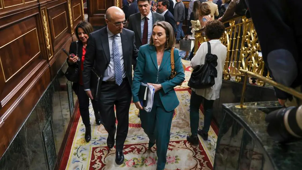 La portavoz del Grupo Popular, Cuca Gamarra, sale al finalizar la sesi&oacute;n de la ma&ntilde;ana del debate de la moci&oacute;n de censura de Vox contra el presidente del Gobierno, Pedro S&aacute;nchez. EFE / Kiko Huesca