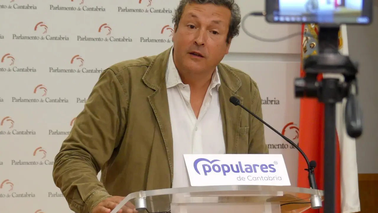 I&ntilde;igo Fern&aacute;ndez, portavoz del PP en el Parlamento de Cantabria. / Alerta
