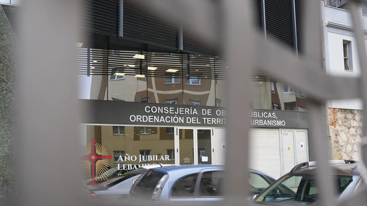 Fachada de la Consejer&iacute;a de Obras P&uacute;blicas. EP / Juan Manuel Serrano