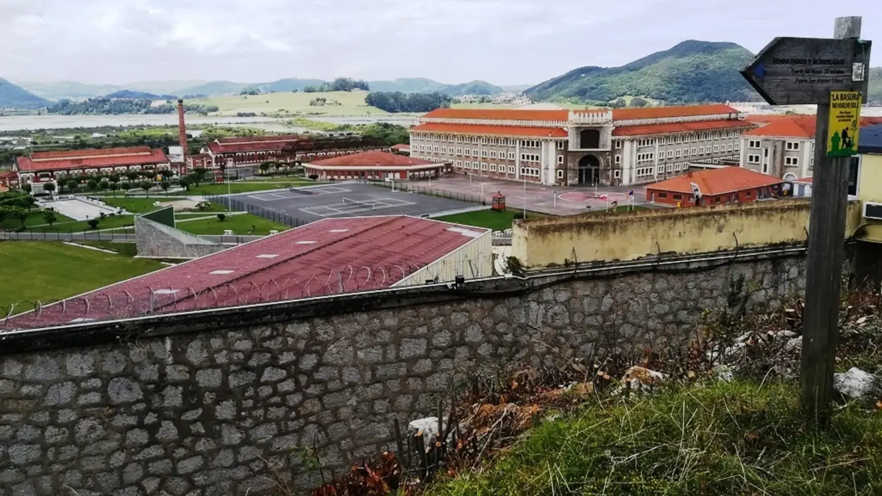 El penal de El Dueso en Santo&ntilde;a. / Alerta