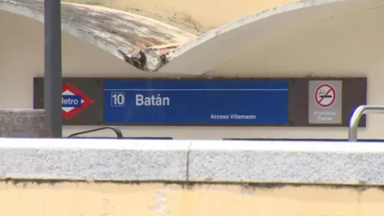 Cartel de la parada de metro de Bat&aacute;n. / EP