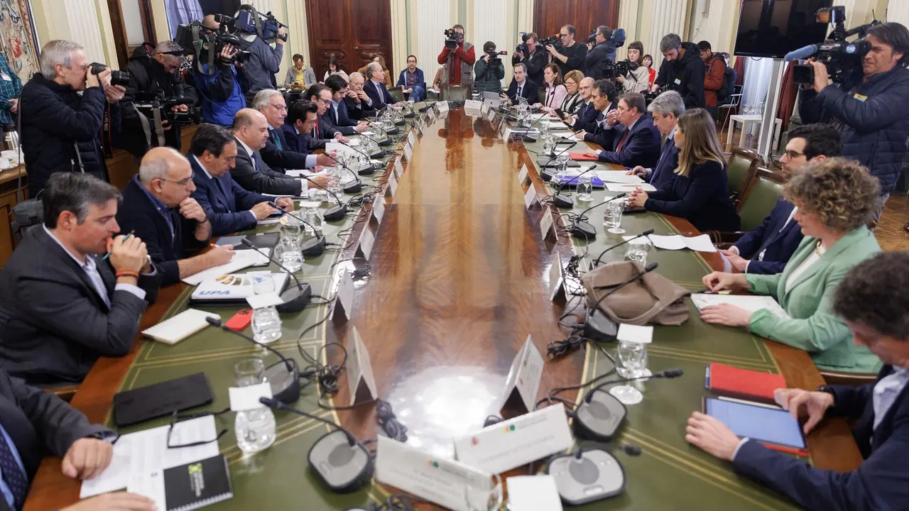 Vista del pleno del Observatorio de la Cadena Alimentaria, en la sede del Ministerio, el pasado mes de febrero. EP / Eduardo Parra