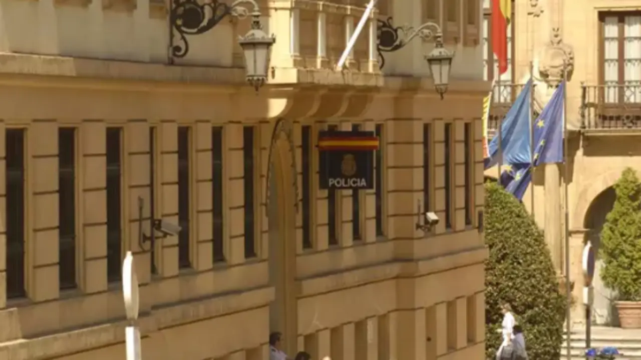 Comisar&iacute;a de Polic&iacute;a Nacional de Oviedo. / AGF