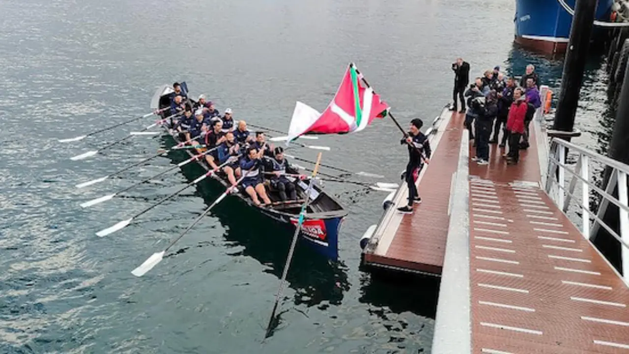 La trainera de Bermeo fue la m&aacute;s r&aacute;pida en el Test de San Pedro.