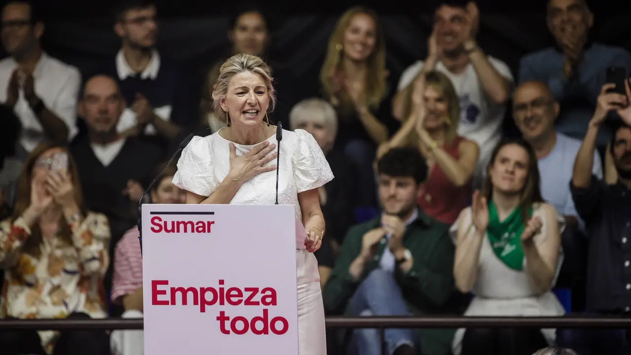 La vicepresidenta segunda y ministra de Trabajo y Econom&iacute;a Social, Yolanda D&iacute;az, interviene en el acto 'Empieza todo' de la plataforma Sumar, en el que presenta su candidatura para la presidencia del Gobierno. EP / Carlos Luj&aacute;n