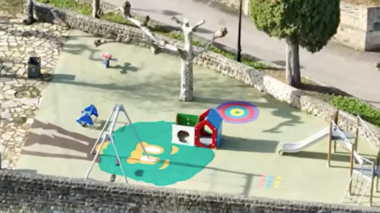 Vista a&eacute;rea del parque infantil de Socobio, Casta&ntilde;eda. / ALERTA