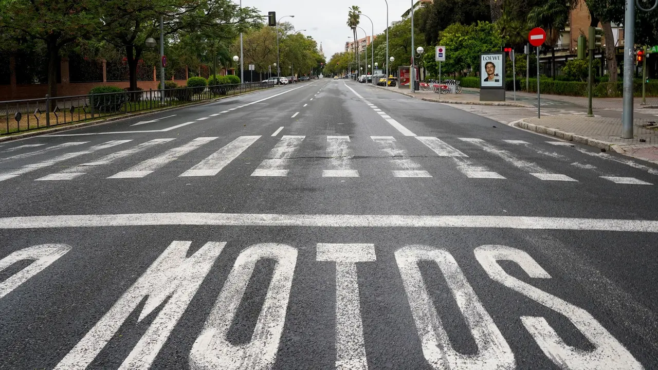 Una calle vac&iacute;a durante el estado de alarma. EP / Eduardo Briones