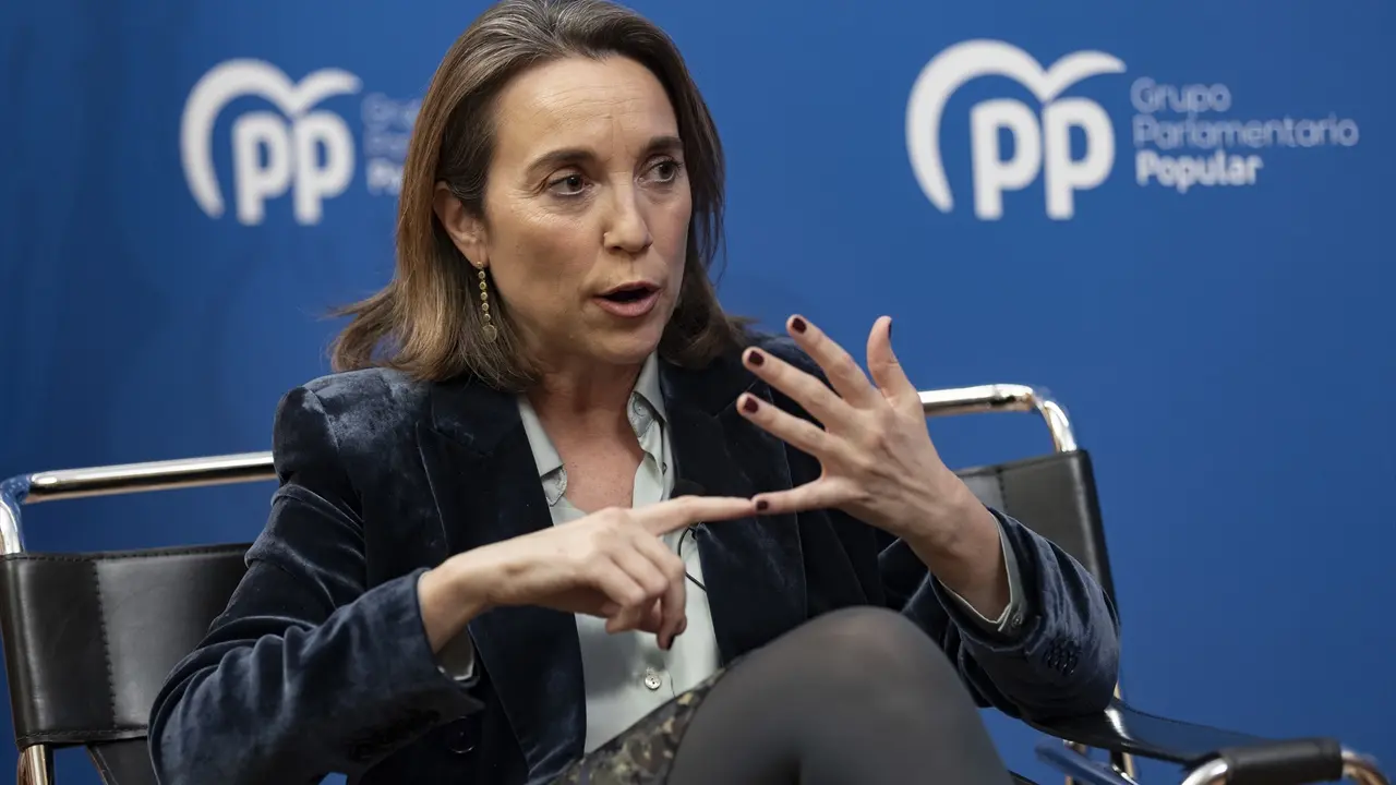 La portavoz parlamentaria del PP, Cuca Gamarra, durante una entrevista. EP / Eduardo Parra