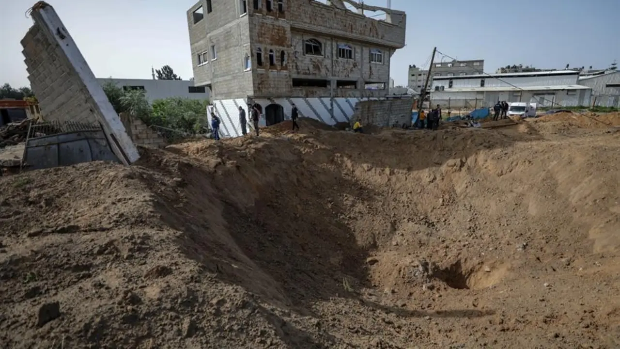 Da&ntilde;os causados por proyectiles israel&iacute;es en la Franja de Gaza, en plena escalada de tensi&oacute;n en la zona. EFE / MOHAMMED SABER