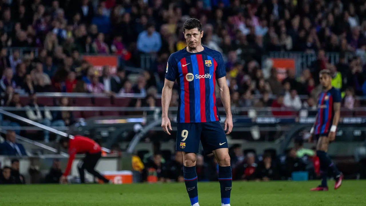 El jugador del FC Barcelona Robert Lewandowski, durante un partido. / Marc Graupera Aloma