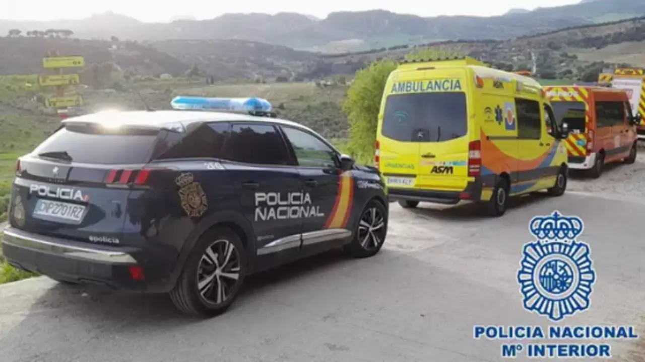 Efectivos que acudieron al rescate. / CNP