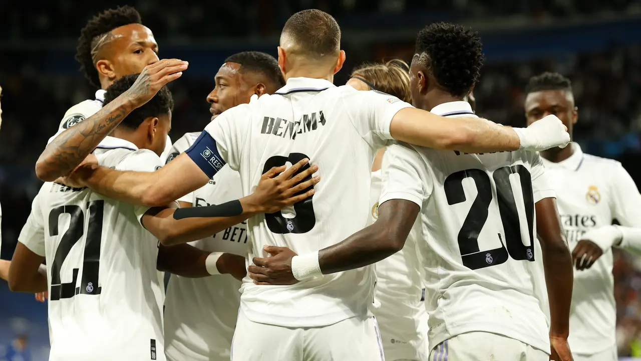 Los jugadores del Real Madrid celebran uno de los goles. / EFE