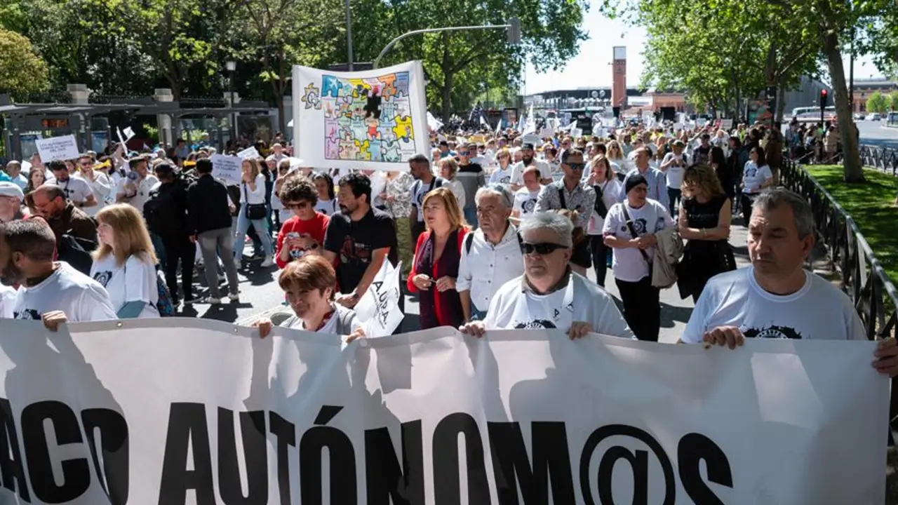 Manifestaci&oacute;n de los aut&oacute;nomos, pymes y micropymes de este pa&iacute;s, de todos los sectores, convocados por A.U.P.A. (Aut&oacute;nomos Unidos Para Actuar). EFE / Fernando Villar