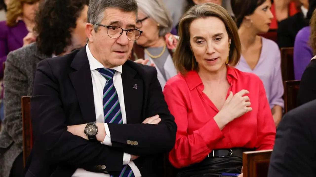 Los portavoces en el Congreso del PSOE, Patxi L&oacute;pez, y del PP, Cuca Gamarra. EFE/ Chema Moya