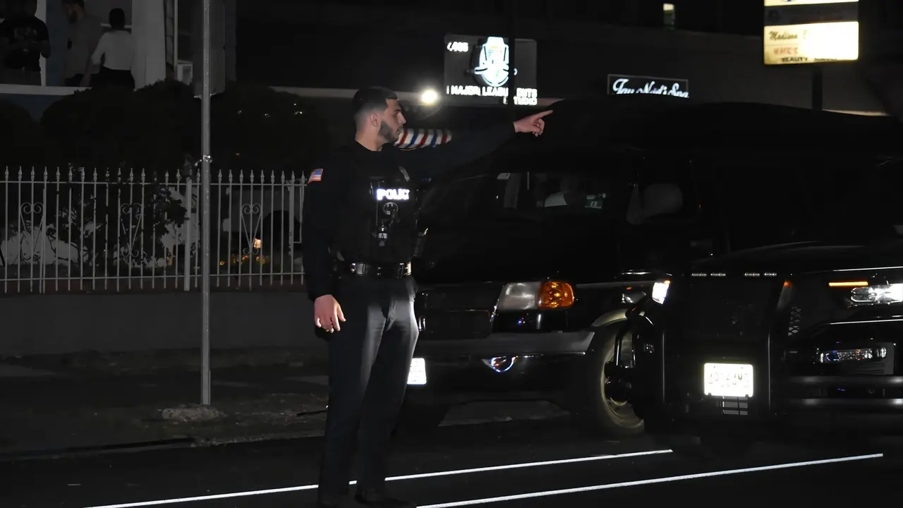 Un polic&iacute;a en la escena del crimen. EP / Kyle Mazza