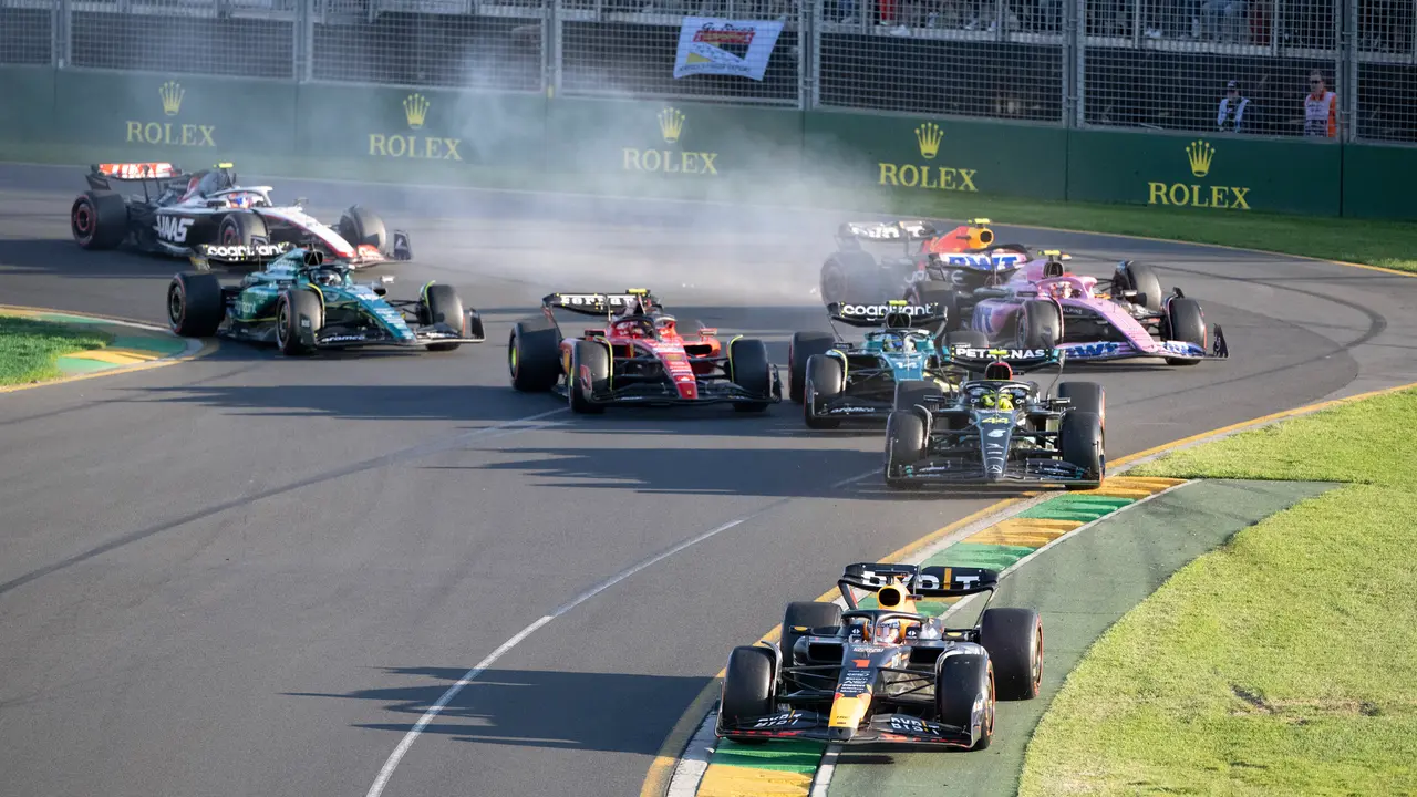 Inicio de la carrera del GP de Melbourne. /  Dppi