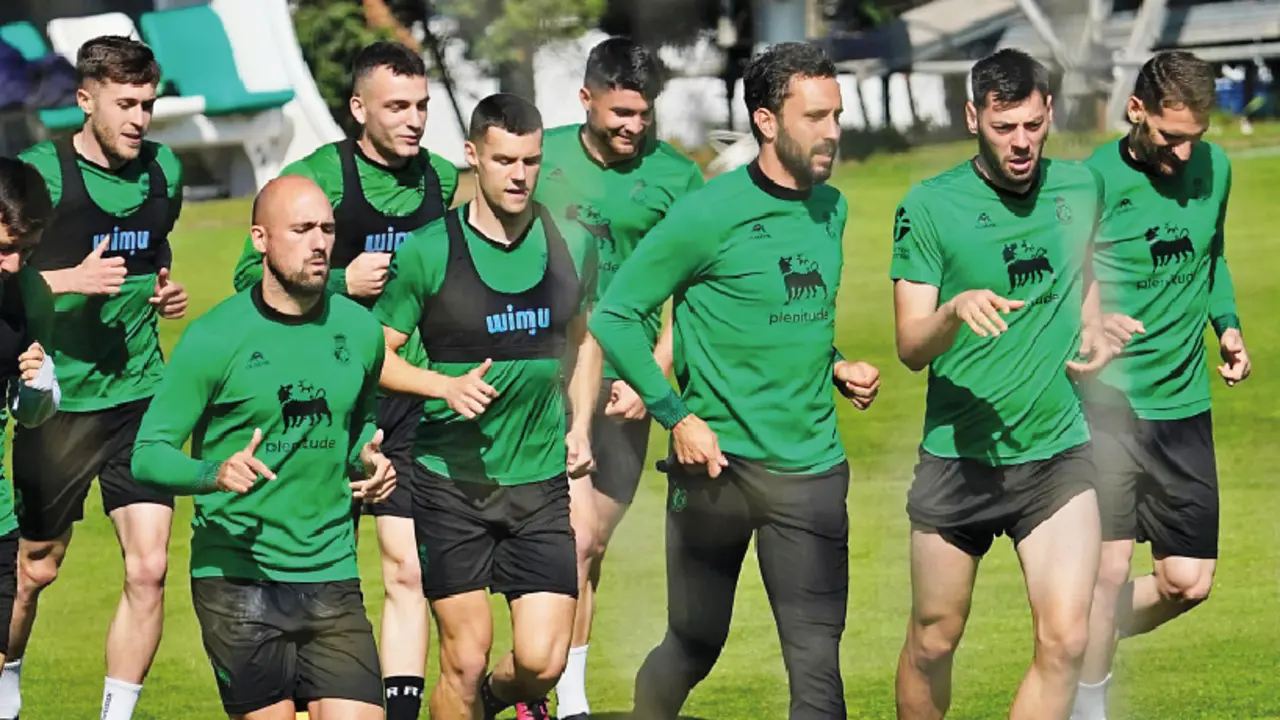 Jugadores del Racing durante un entrenamiento. / rrc
