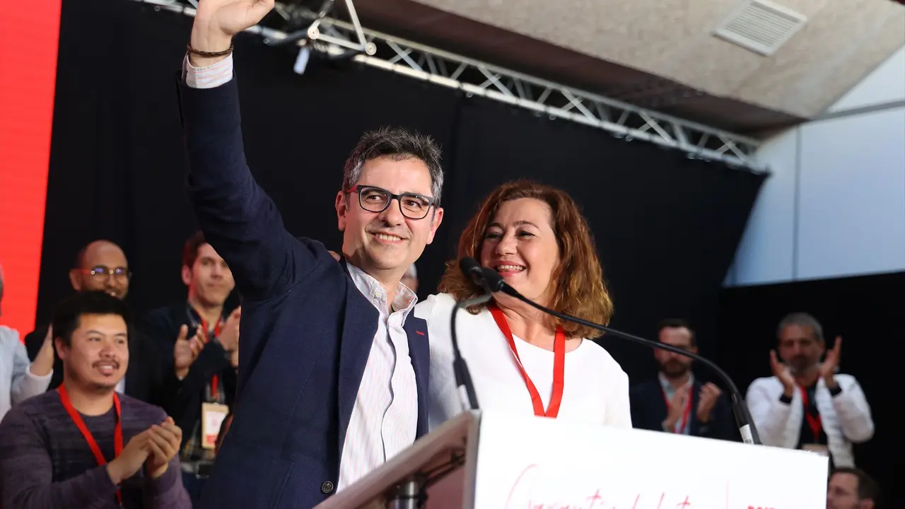 El ministro de la presidencia, Relaciones con las Cortes y Memoria Democr&aacute;tica, F&eacute;lix Bola&ntilde;os, y la presidenta de Baleares, Francina Armengol. / Alerta
