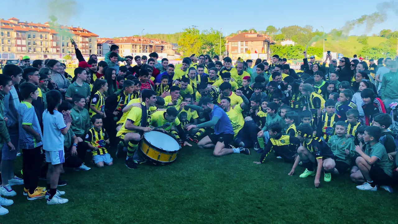 El Club Deportivo #Cay&oacute;n se ha consolidado esta tarde como el campe&oacute;n de la tercera divisi&oacute;n c&aacute;ntabra. Una aut&eacute;ntica siesta en Sar&oacute;n, gracias al 6-1 endosado al Textil Escudo. El diario #ALERTA felicita al club, y a su fiel afici&oacute;n, por esta hist&oacute;rica gesta.