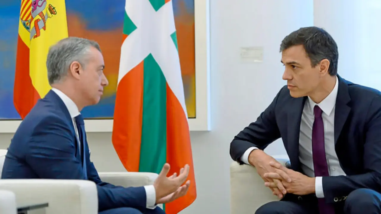 El lehendakari Urkullu (PNV) junto a Pedro S&aacute;nchez (PSOE)