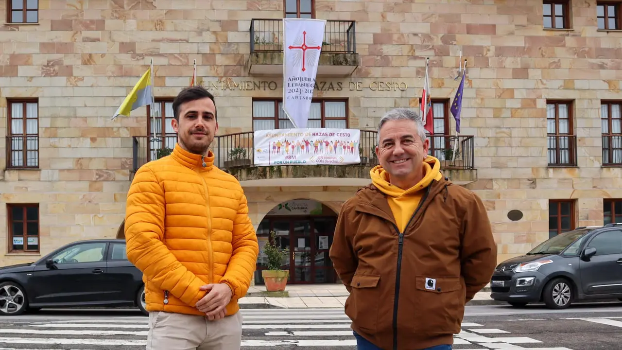 A la izquierda, el alcalde de Hazas de Cesto, Alejandro Llano (PRC), se presenta como n&uacute;mero dos en las lista del PSOE.