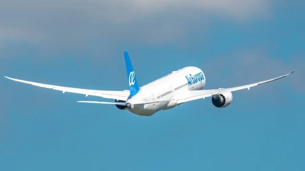 Un avi&oacute;n de Air Europa en el aire. / ALERTA
