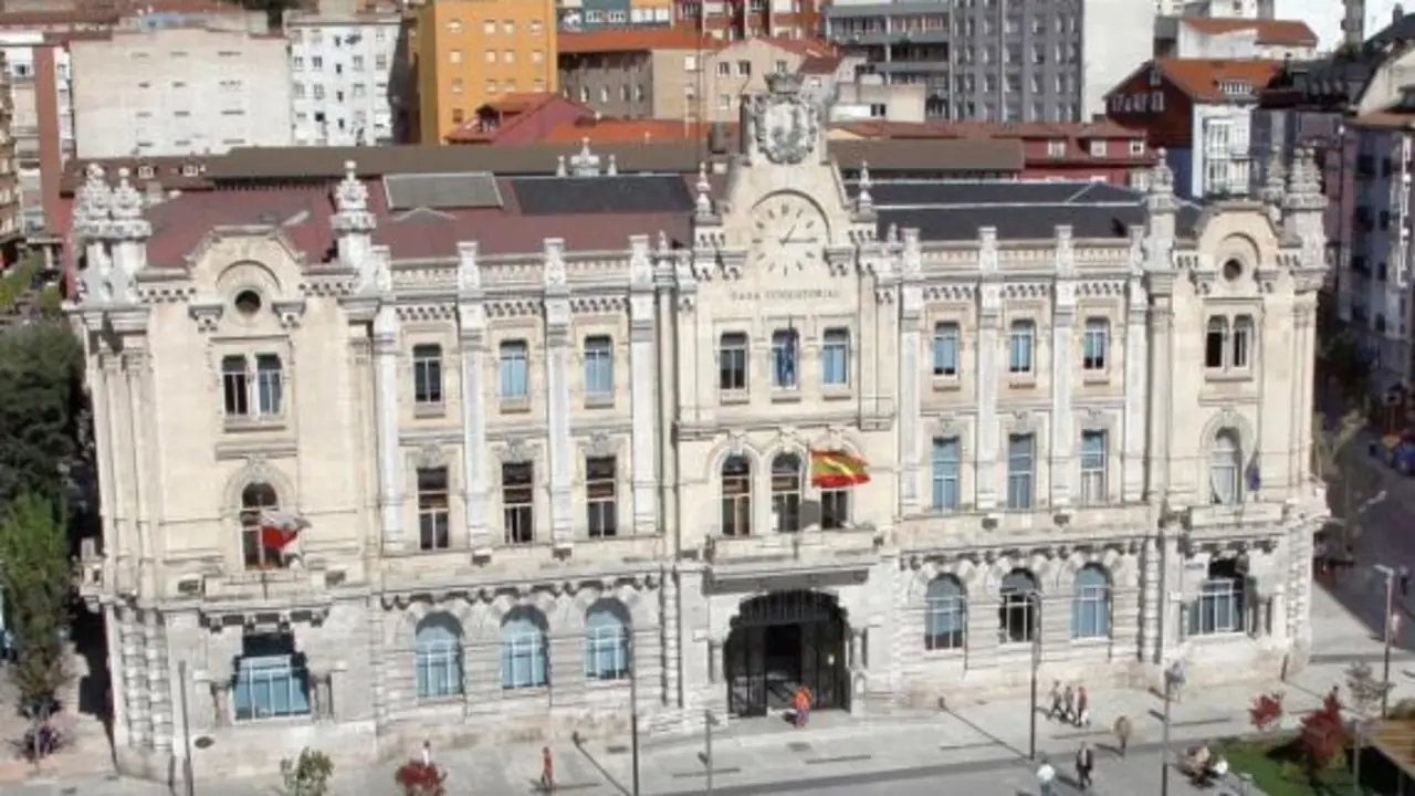 Fachada del Ayuntamiento de Santander. / AS