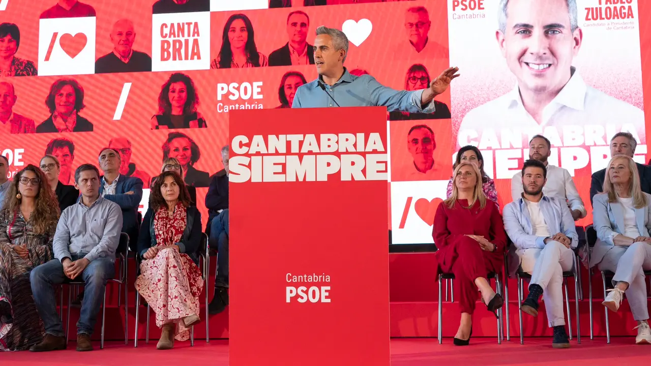 El secretario general del PSC-PSOE y candidato a presidente de Cantabria, Pablo Zuloaga, presente su candidatura auton&oacute;mica. / PS