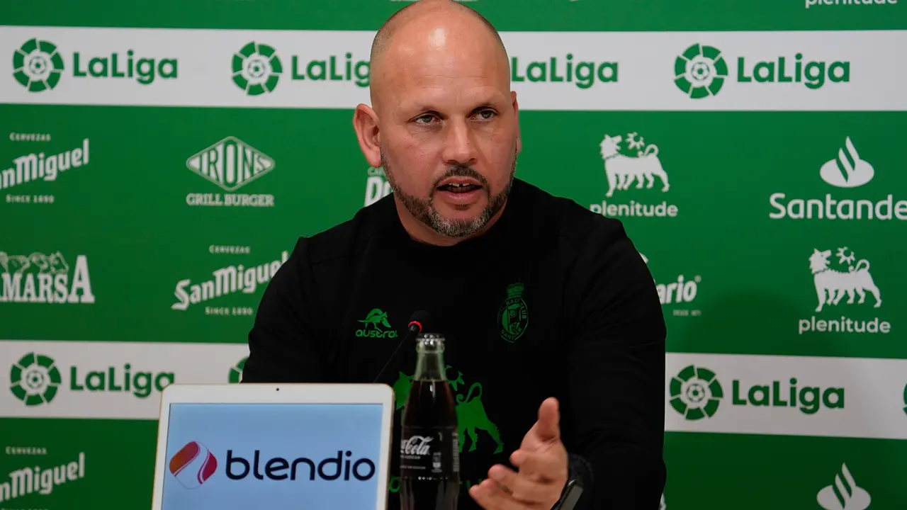 El entrenador del Real Racing Club, Jos&eacute; Alberto. / RRC