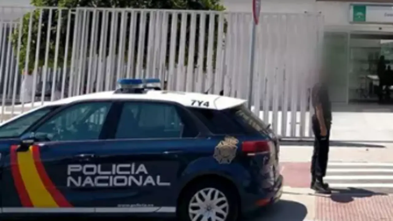 Veh&iacute;culo de la Polic&iacute;a Nacional una Comisar&iacute;a. / CNP