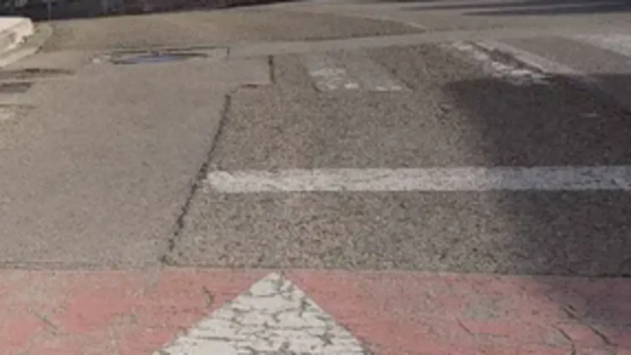Calle en Herrera, que se ver&aacute; beneficiada por la renovaci&oacute;n del asfaltado. / ALBERTO G. IBANEZ