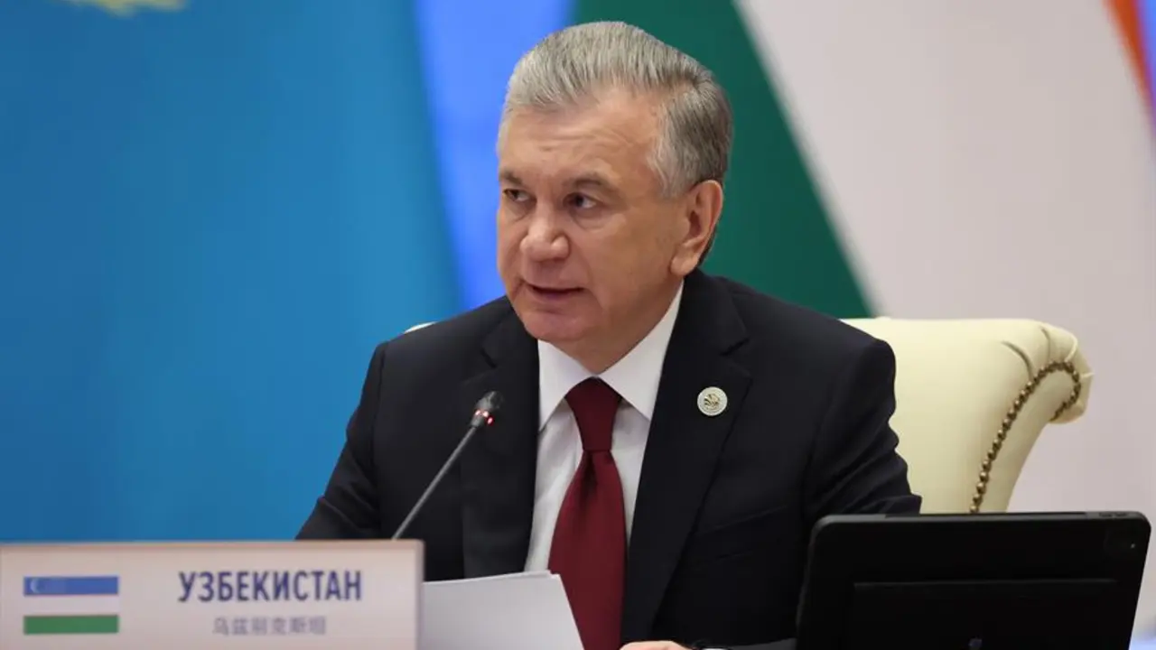 Cr&eacute;dito:
EFE
Fuente:
EPA/SPUTNIK POOL
Autor:
SERGEI BOBYLEV/SPUTNIK/KREMLIN P
Tem&aacute;tica:
Pol&iacute;tica &raquo; Elecciones &raquo; Elecciones nacionales
El presidente de Uzbekist&aacute;n, Shavkat Mirziy&oacute;yev, en una imagen de septiembre de 2022. EFE / SERGEI BOBYLEV