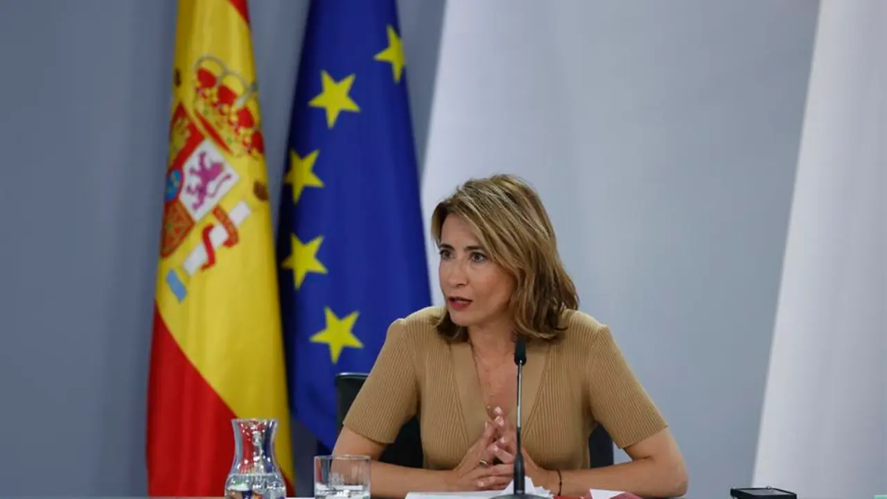 La ministra de Transportes, Movilidad y Agenda Urbana, Raquel S&aacute;nchez durante la rueda de prensa posterior a la reuni&oacute;n del Consejo de Ministros. EFE / Javier Liz&oacute;n
