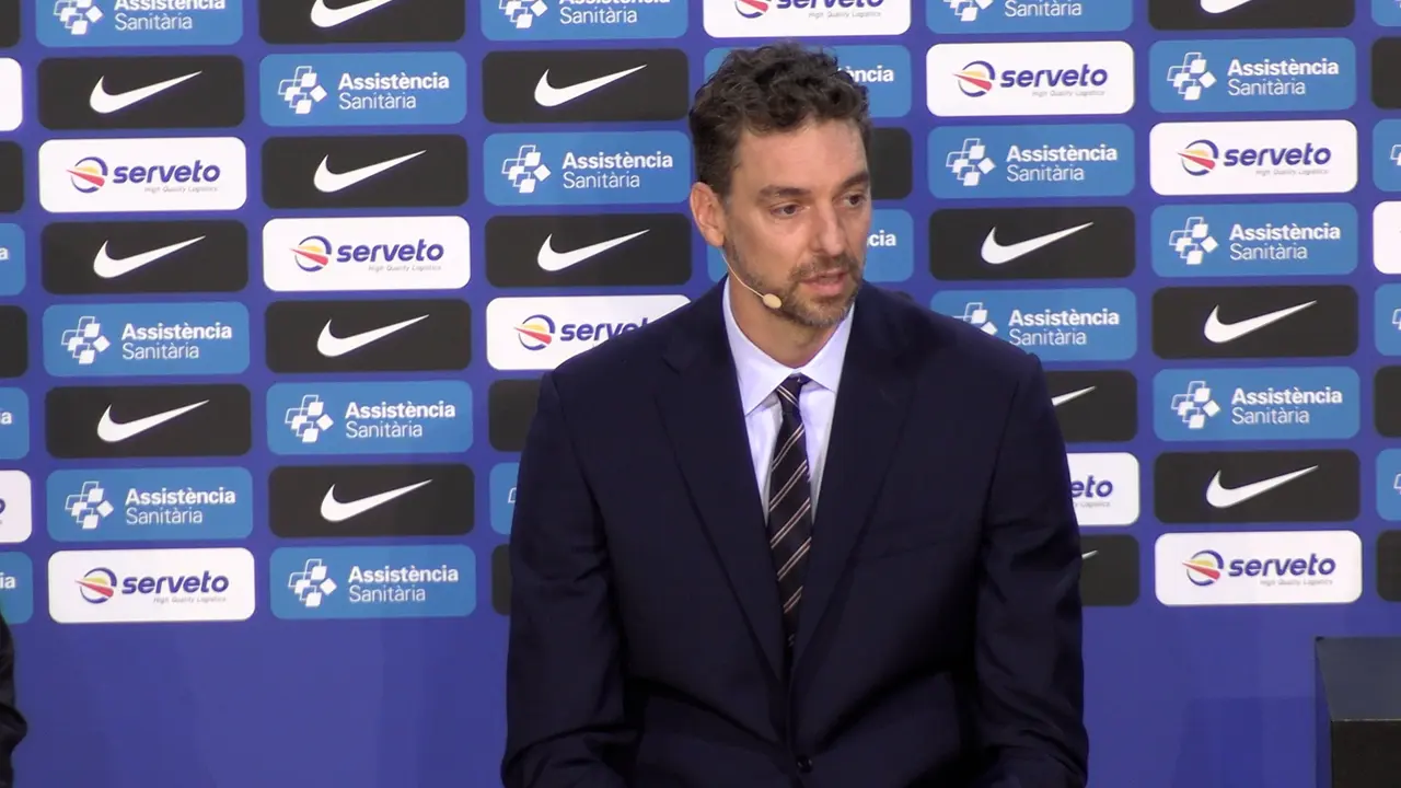 Pau Gasol durante la presentaci&oacute;n oficial de su segunda etapa como jugador del Bar&ccedil;a de basket. / Europa Press TV