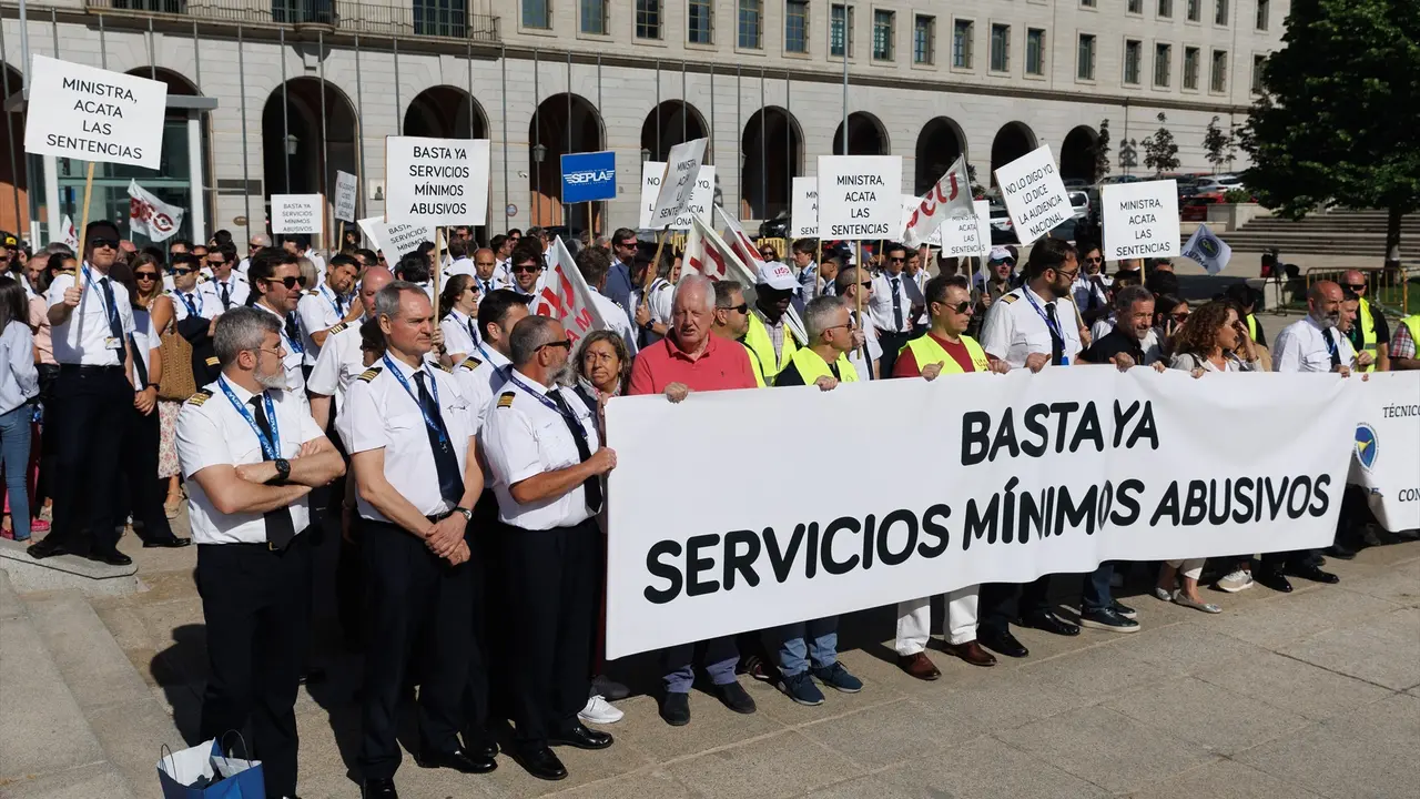 Los profesionales del transporte a&eacute;reo en una manifestaci&oacute;n. EP / Eduardo Parra / Archivo