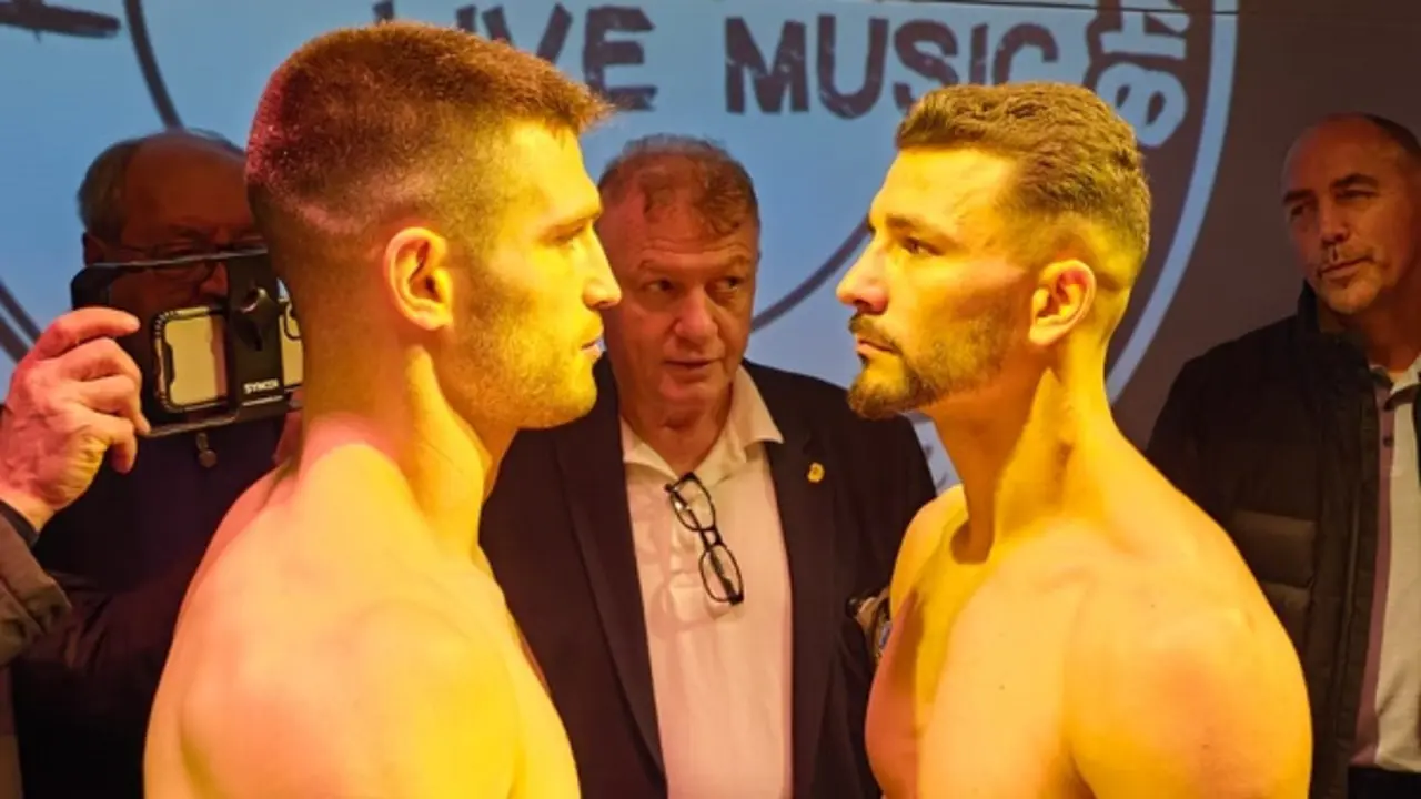 Jon M&iacute;guez frente a Jordi Weiss durante el &uacute;ltimo combate.