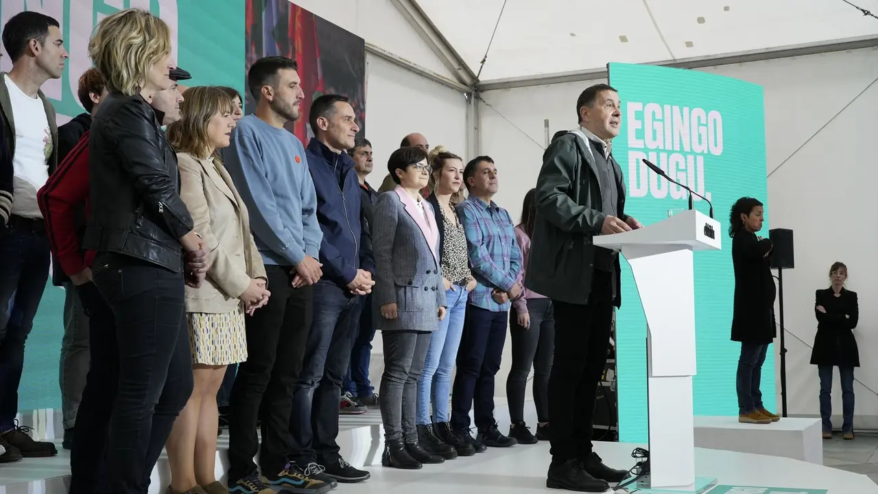 Arnaldo Otegi, en un acto en Bilbao junto a candidatos de la coalici&oacute;n soberanista. EP / Fernando G&oacute;mez
