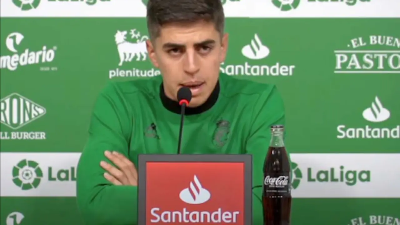 &Iacute;&ntilde;igo Sainz-Maza durante la rueda de prensa de ayer: &laquo;El pitido final fue muy emocionante, tuve una sensaci&oacute;n de descanso y felicidad&raquo;. / RRc