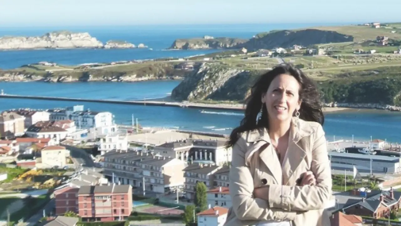 La escritora Mar&iacute;a Oru&ntilde;a estar&aacute; hoy en Suances. / ALERTA