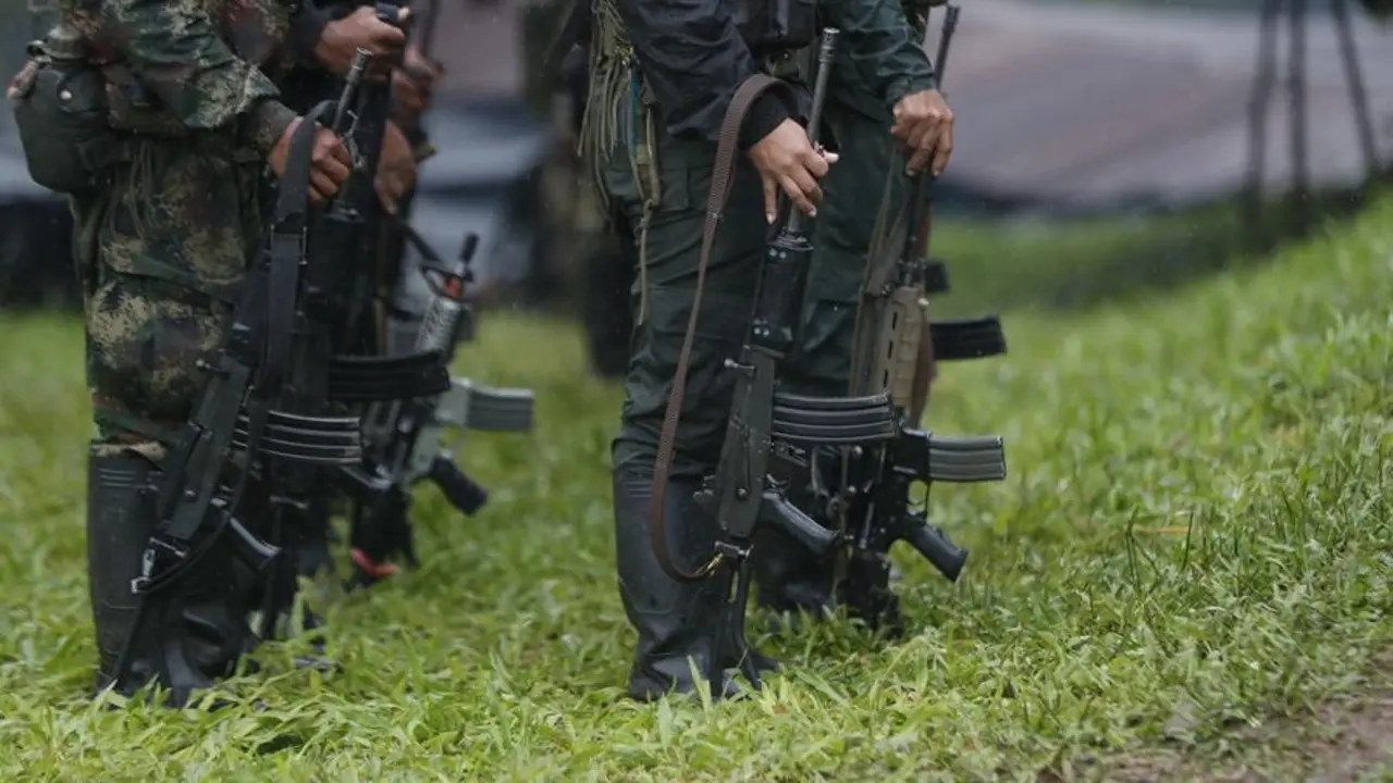Guerrilleros de la disidencia de las FARC en San Vicente del Cagu&aacute;n (Colombia). EFE/ Ernesto Guzm&aacute;n
