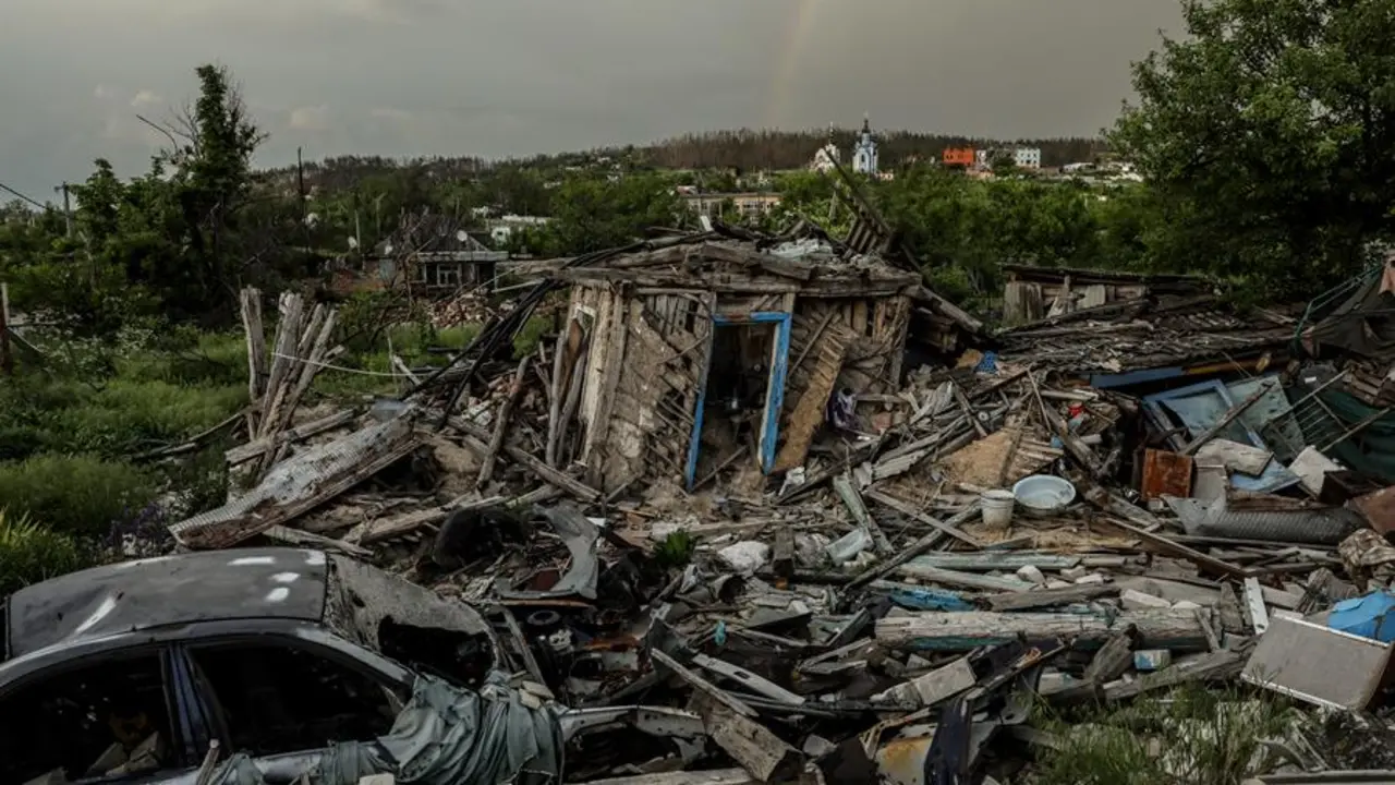 Parte de la destrucci&oacute;n que han dejado los bombardeos rusos en la regi&oacute;n de Donetsk, en Ucrania. / OLEG PETRASYUK