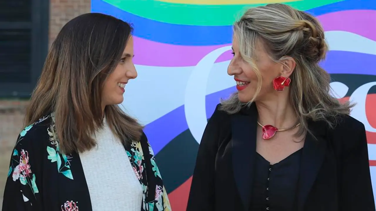 La ministra de Derechos Sociales y Agenda 2030, Ione Belarra (i), junto a la vicepresidenta segunda y ministra de Trabajo y Econom&iacute;a Social, Yolanda D&iacute;az (d). EFE / Fernando Alvarado