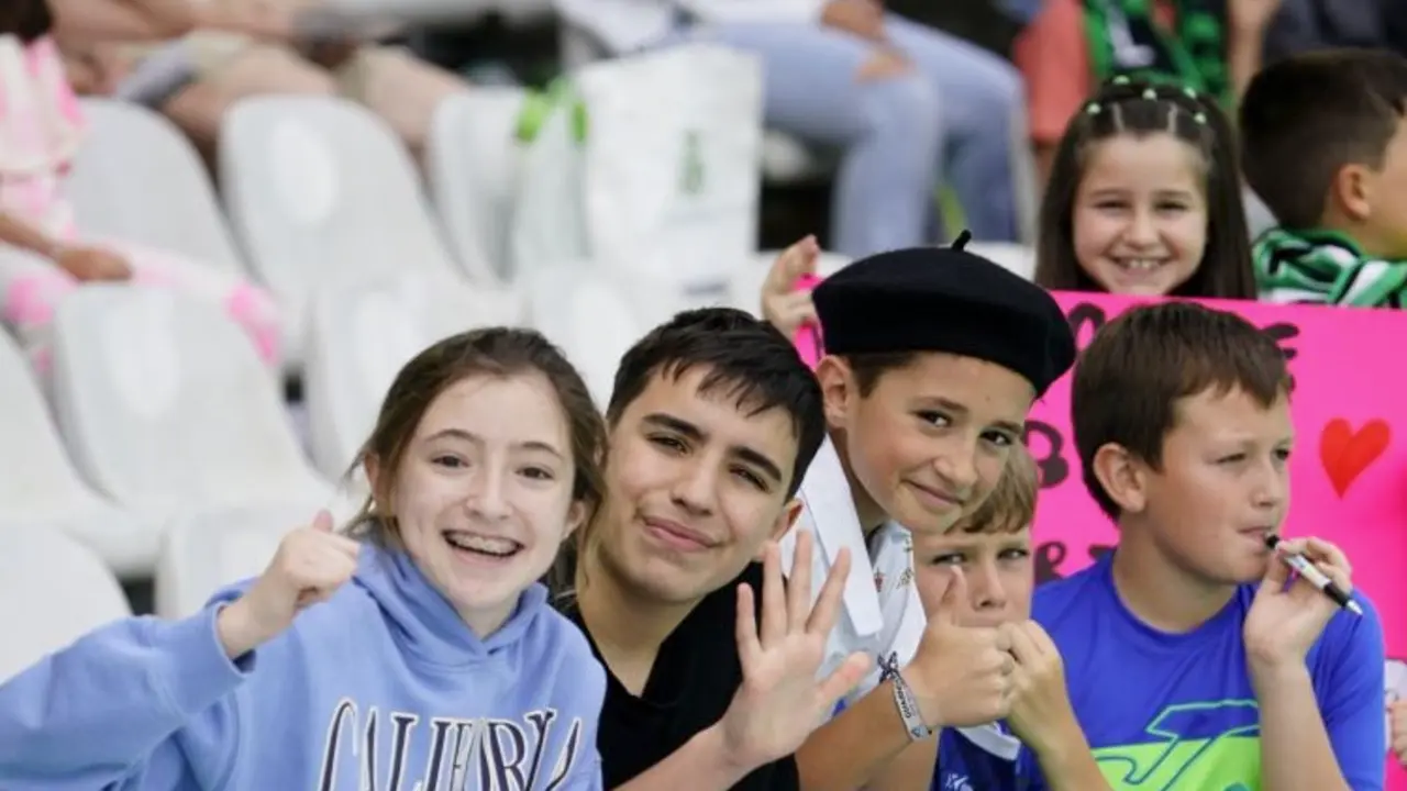 Los j&oacute;venes con su alegr&iacute;a disfrutaron de una tarde de f&uacute;tbol. / alerta