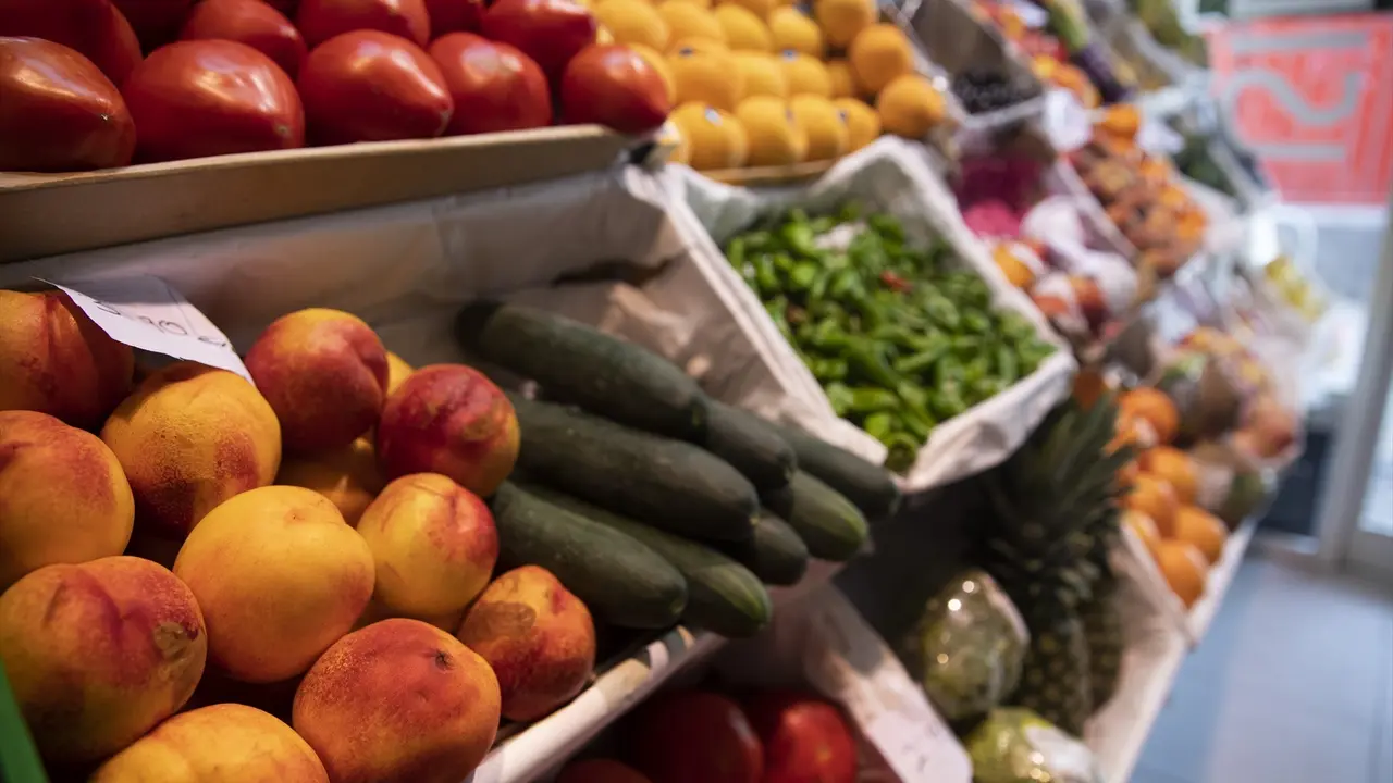 Detalle de un puesto de frutas y verduras de un mercado de abastos. EP / Mar&iacute;a Jos&eacute; L&oacute;pez