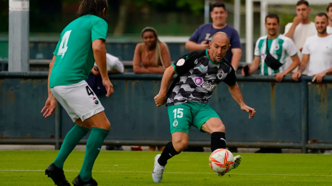 Racing, Real Madrid y F&uacute;tbol Club Barcelona preparan sus equipos de exjugadores para el triangular solidario, organizado por la Fundaci&oacute;n Lovaas que trabaja con menores con autismo, que disputar&aacute;n en Los Campos de Sport este viernes, 2 de junio, a partir de las 19:00 horas. La cita, que dar&aacute; la posibilidad a los aficionados que acudan al estadio de volver a ver vestidos de corto a deportistas que marcaron &eacute;poca. / rrc