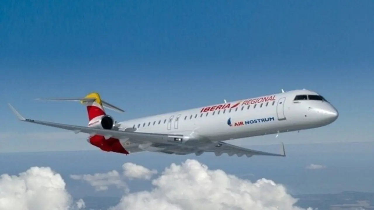 Un avi&oacute;n de Air Nostrum en el aire. / EP
